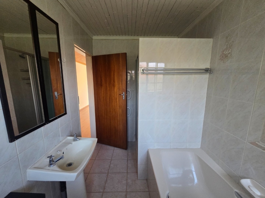 4 Bedroom Property for Sale in Heuwelsig Free State